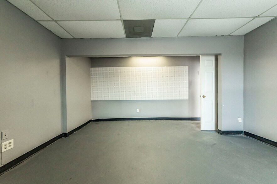 More Photos Of 6756 Masters Rd, Manvel Office For Lease