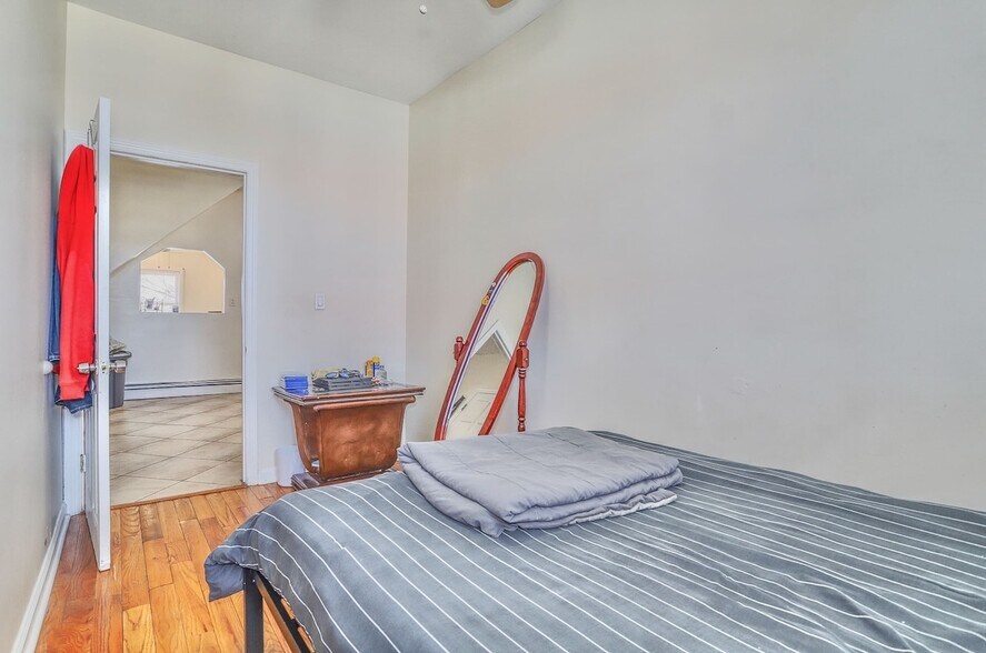 More Photos Of 71 Honiss St, Belleville Apartments For Sale