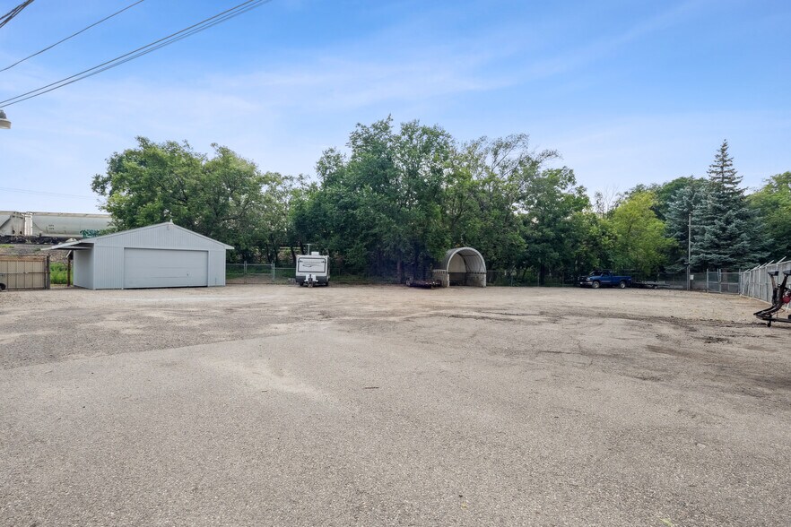 More Photos Of 714 18 1/2 Ave NE, Minneapolis Service For Lease