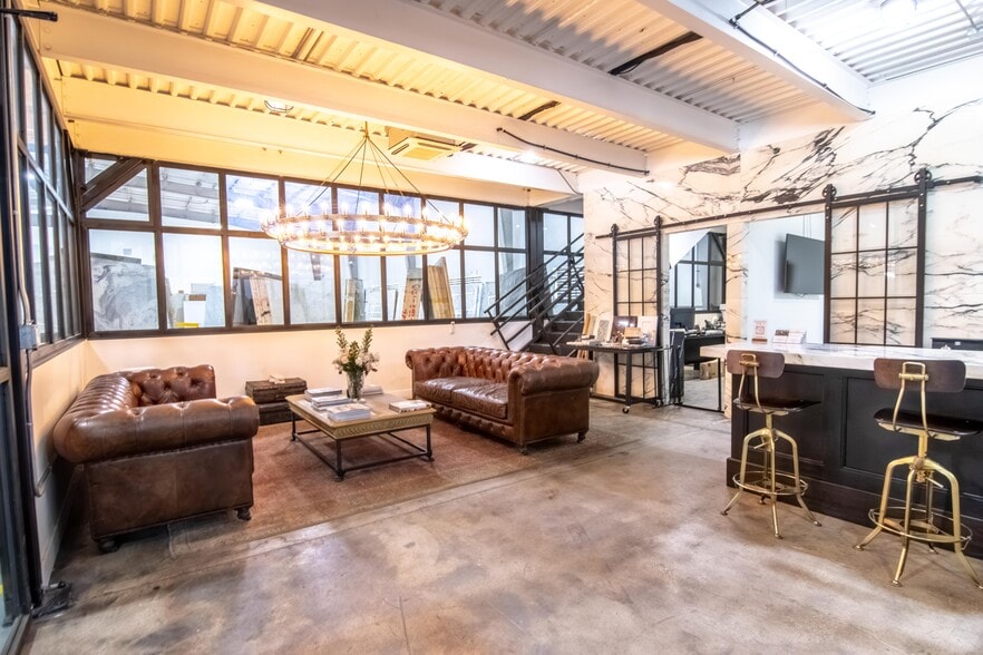 More Photos Of 1921 5th Ave S, Saint Petersburg Warehouse For Lease