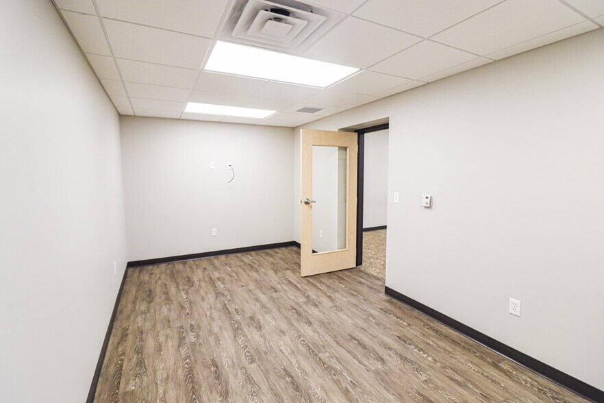 More Photos Of 2120 S Ridge Rd, Green Bay Office For Lease