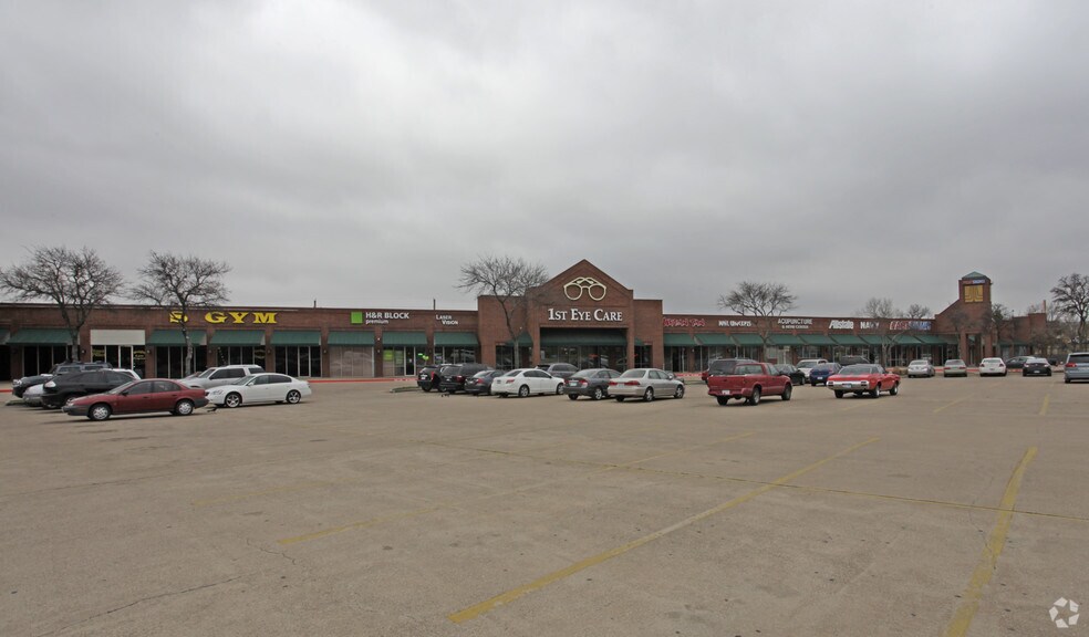 More Photos Of 2301 N Collins St, Arlington Unknown For Lease