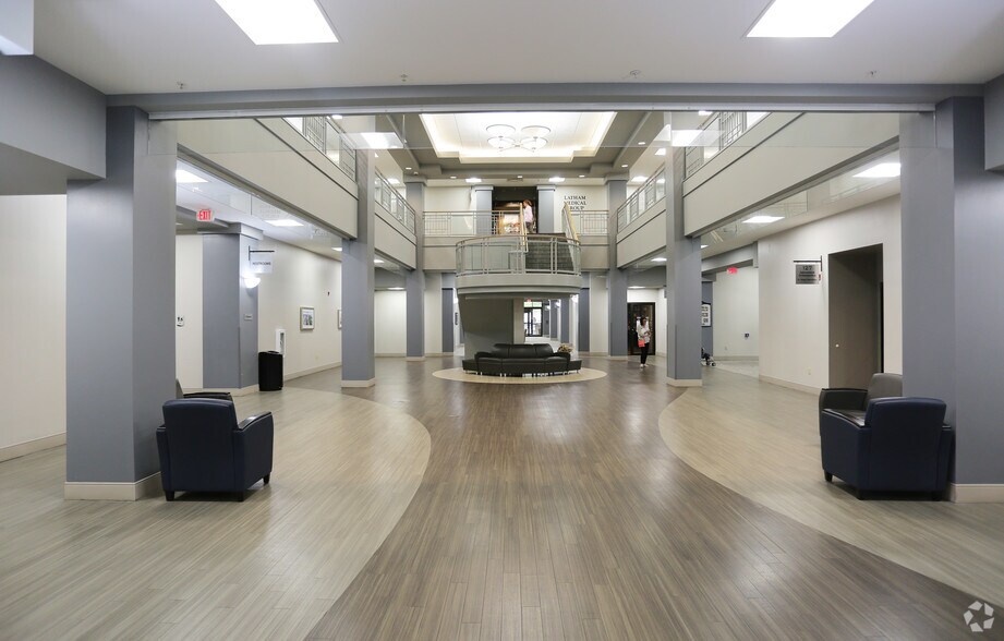 More Photos Of 711-713 Troy Schenectady Rd, Latham Medical For Lease