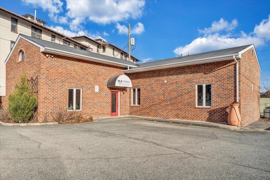 More Photos Of 1234 Maple Ave SW, Roanoke Office For Sale