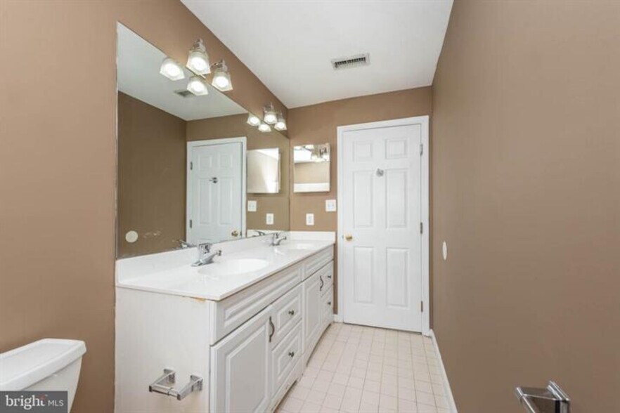 More Photos Of 4021 Barrington Rd, Baltimore Flex For Sale