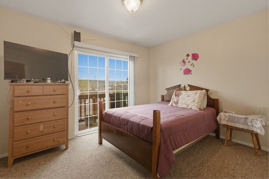 More Photos Of 580 SE Duke St, Madras Apartments For Sale