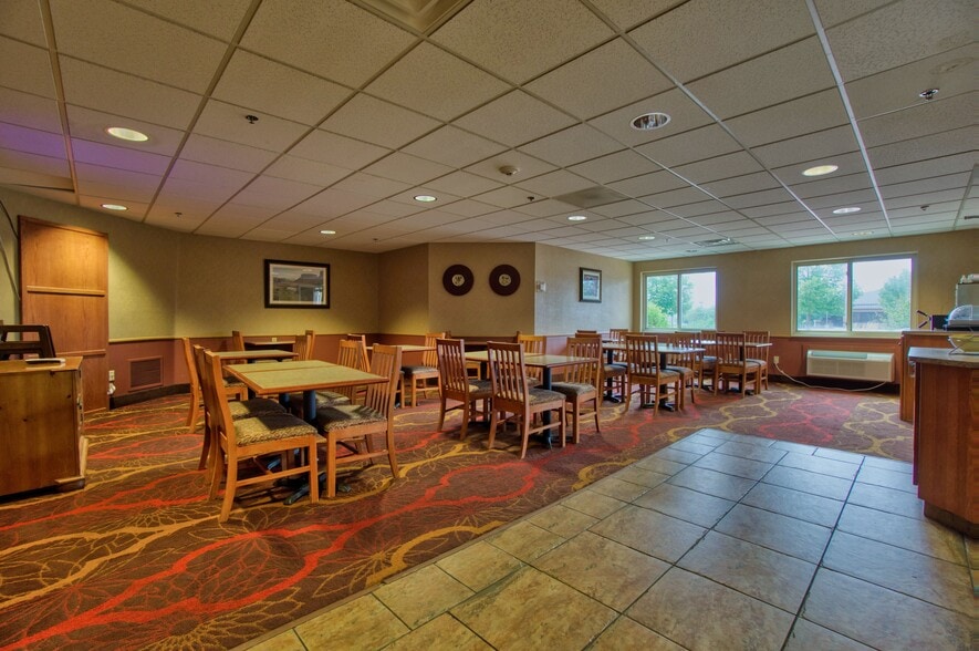 More Photos Of 7860 6th St, Wellington Hotel For Sale