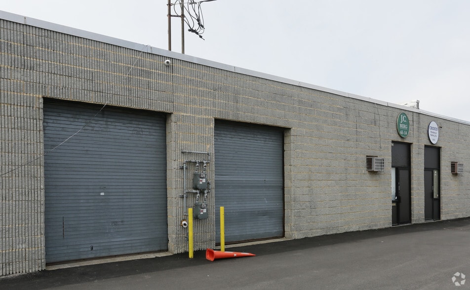 More Photos Of 65 Brook Ave, Deer Park Warehouse For Lease