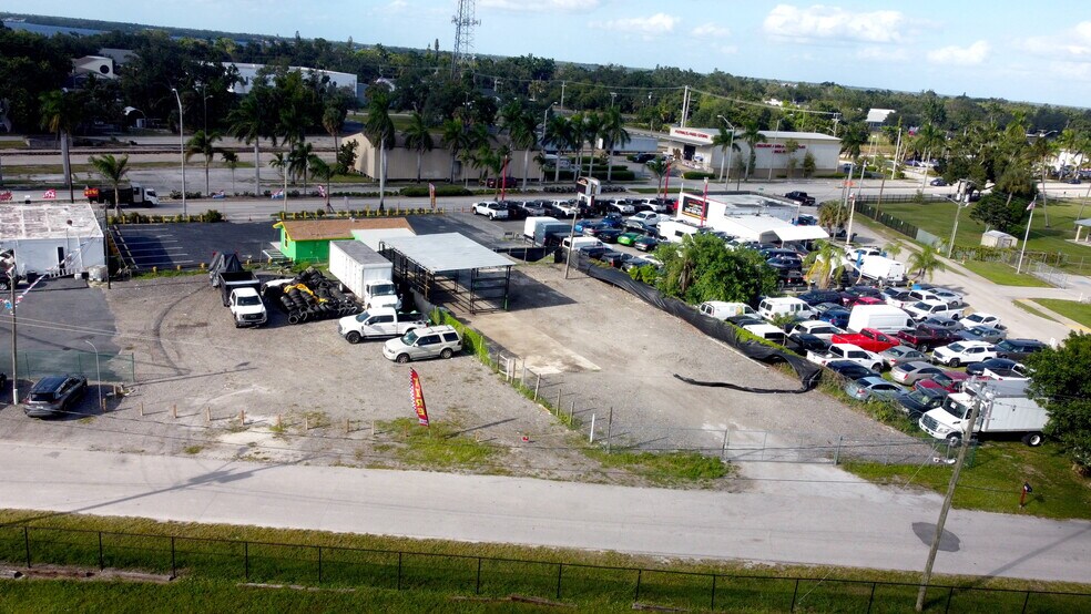 More Photos Of 3340 Palm Beach Blvd, Fort Myers Freestanding For Sale