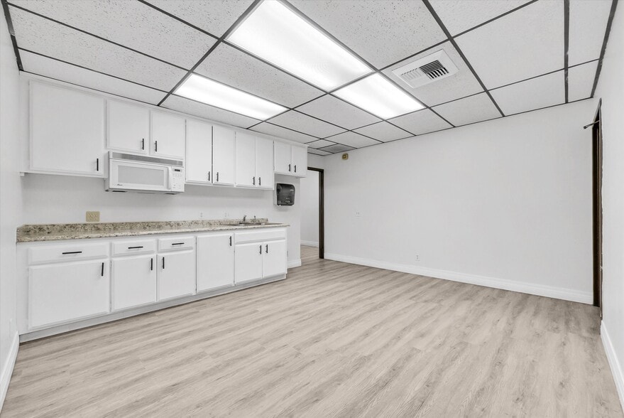 More Photos Of 15384 Arrow Blvd, Fontana Office For Lease