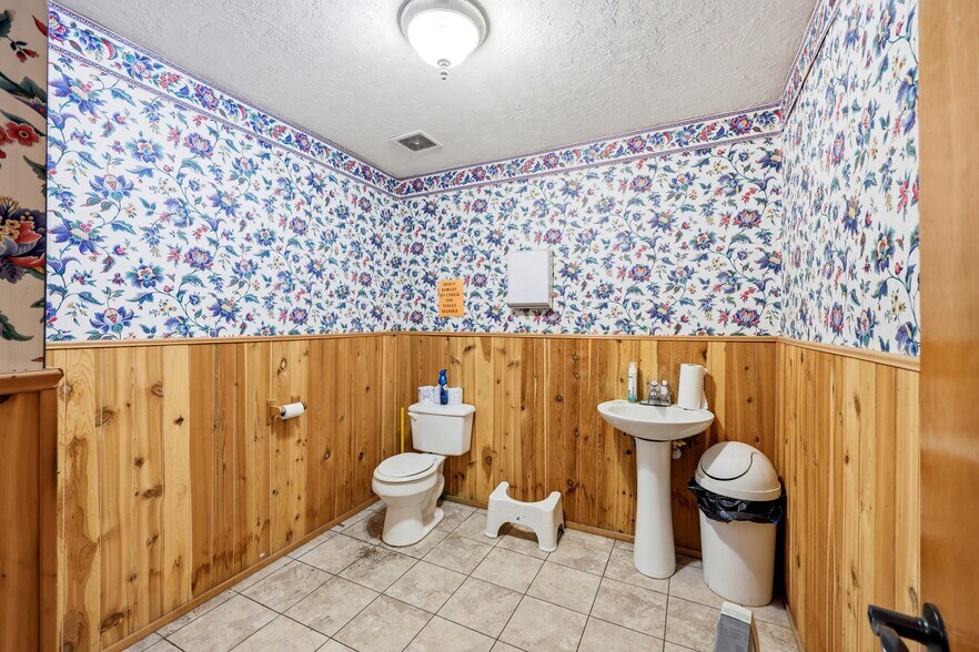 More Photos Of 9085 Arney Ln NE, Woodburn Industrial For Sale