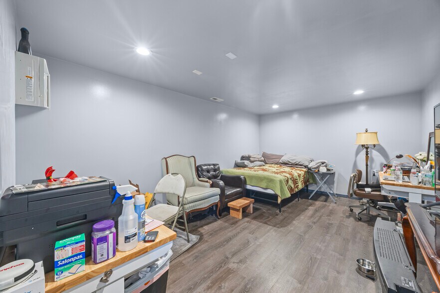 More Photos Of 1120 Dawson St, Wilmington Flex For Sale
