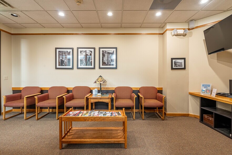 More Photos Of 950 N York Rd, Hinsdale Medical For Sale