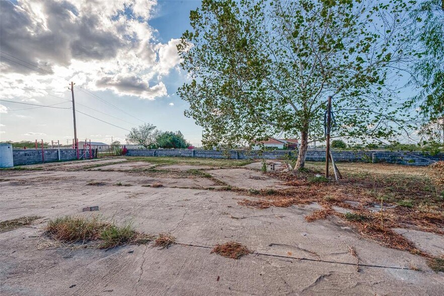 More Photos Of 117 County Road 227, East Bernard Land For Sale