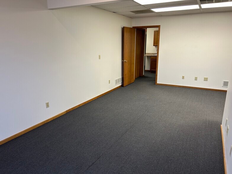 More Photos Of 1820 Post Rd, Plover Storefront Retail Office For Lease