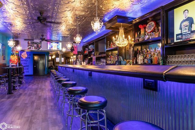 More Photos Of 854 Washington St, Burlington Bar For Sale