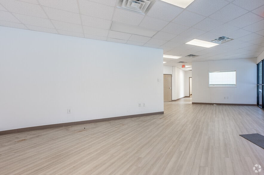 More Photos Of 6500 McDonough Dr, Norcross Showroom For Lease