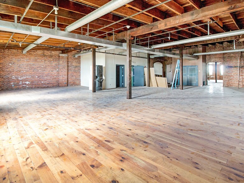 More Photos Of 2630 Charlevoix St, Detroit Office For Sale