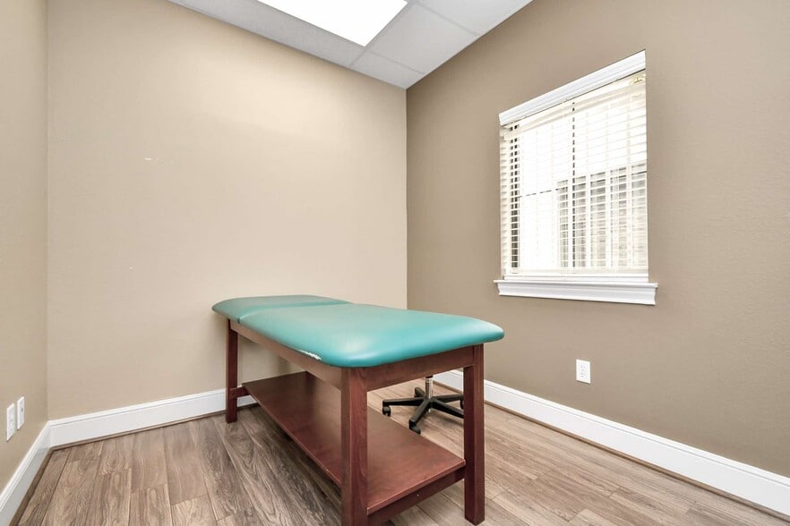 More Photos Of 620 S Peek Rd, Katy Medical For Sale