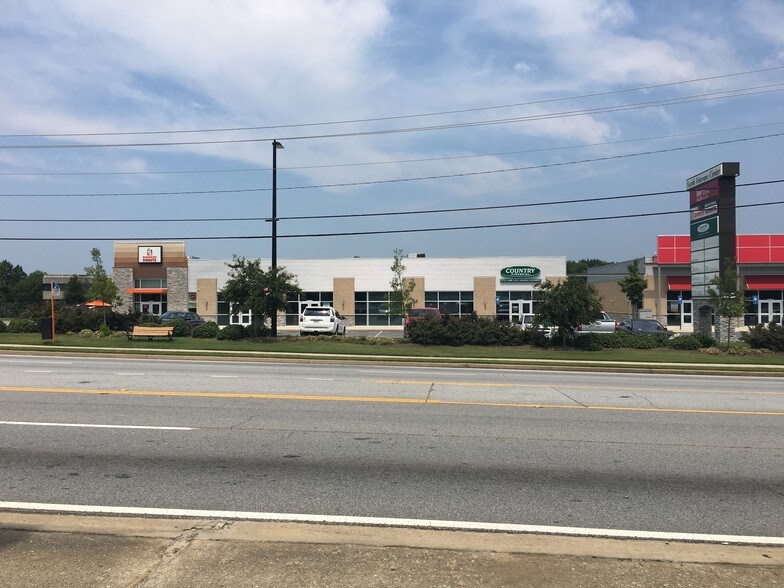 More Photos Of 6053 Veterans Pkwy, Columbus Storefront Retail Office For Lease