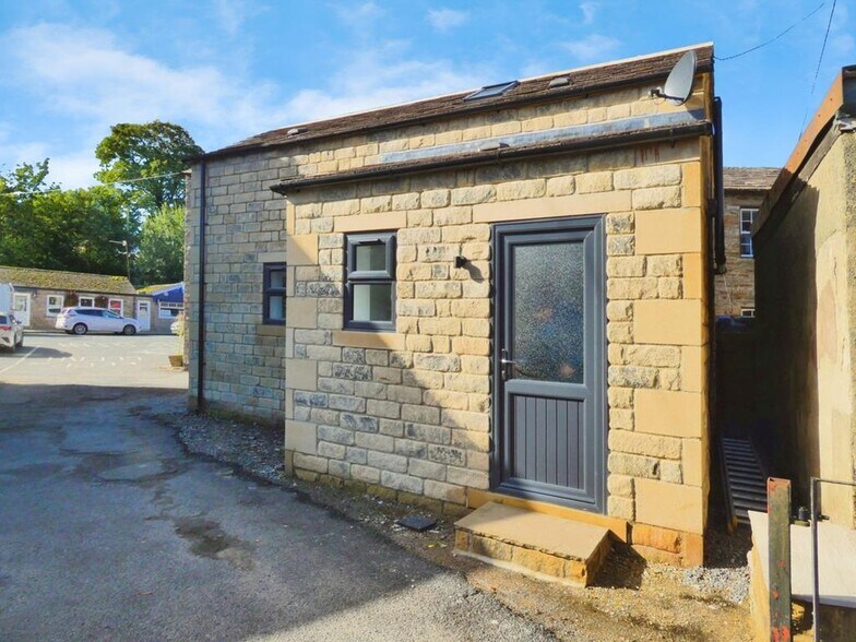 More Photos Of Market Pl, Hawes Hotel For Sale