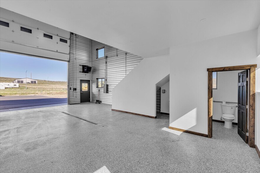 More Photos Of 453 Commerce St, Hayden Office For Sale