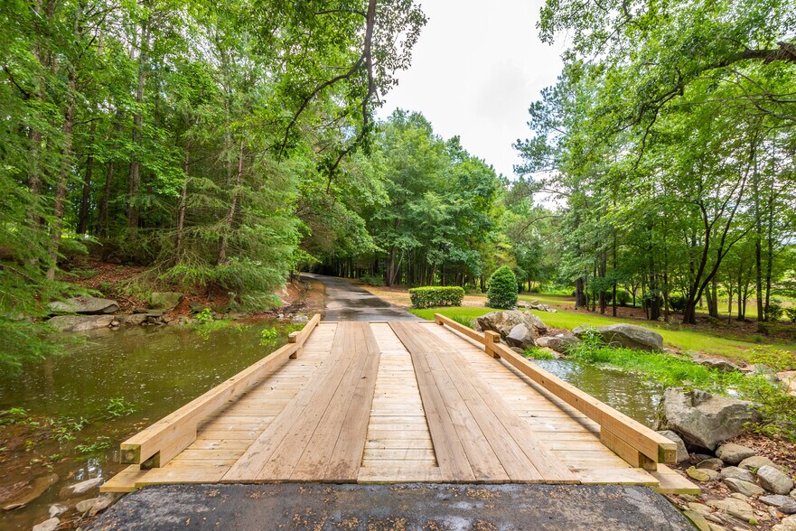 More Photos Of 565 Owens Gin Rd NE, Calhoun Lodge Meeting Hall For Sale