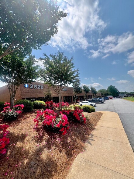 More Photos Of 2500 Park Central Blvd, Decatur Distribution For Lease