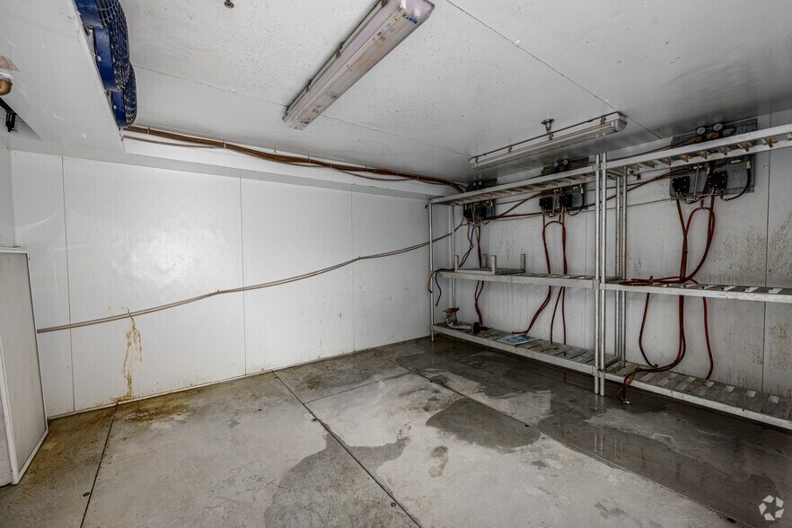 More Photos Of 701 W 7th St, Los Angeles Apartments For Lease