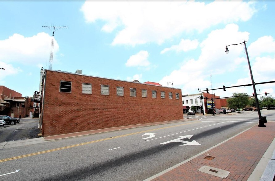 More Photos Of 124 Gillespie St, Fayetteville Office For Lease