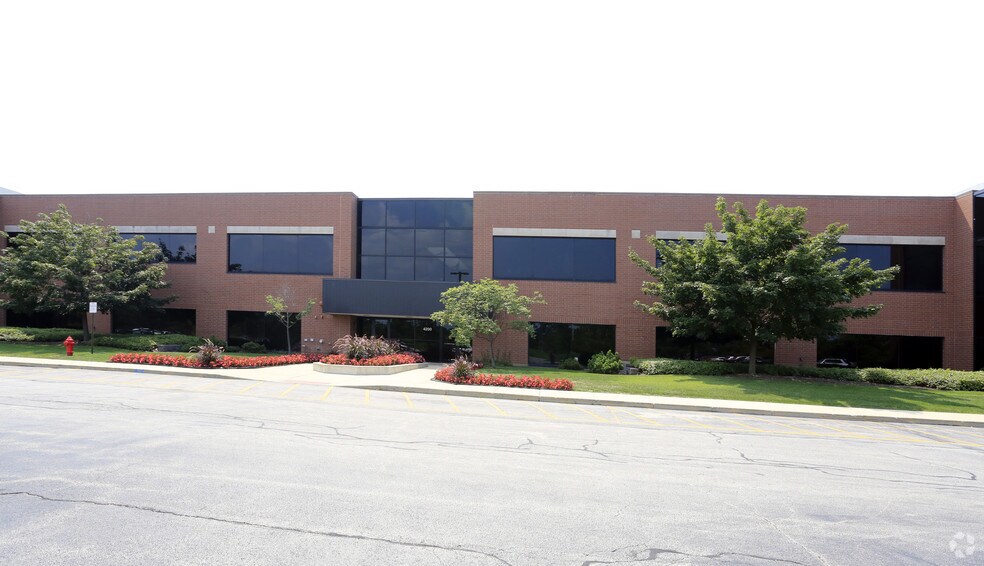 Primary Photo Of 4200 Cantera Dr, Warrenville Business Park For Sale