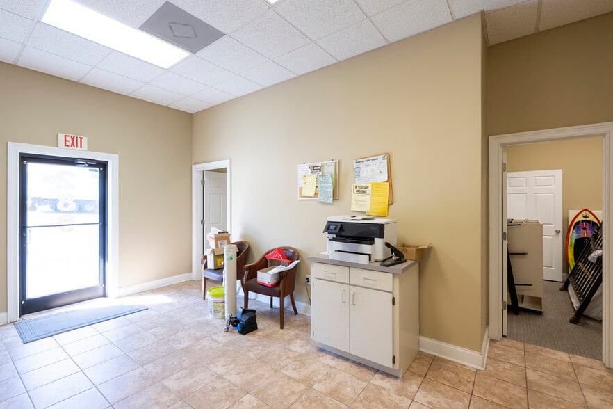 More Photos Of 289 Lakewood Dr, Greenville Light Manufacturing For Lease