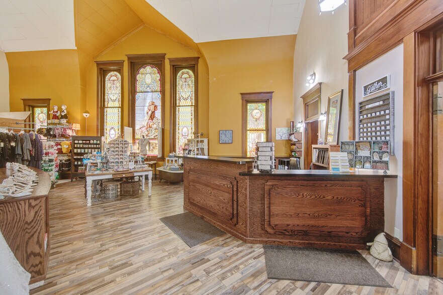 More Photos Of 2001 10th St, Emmetsburg General Retail For Sale