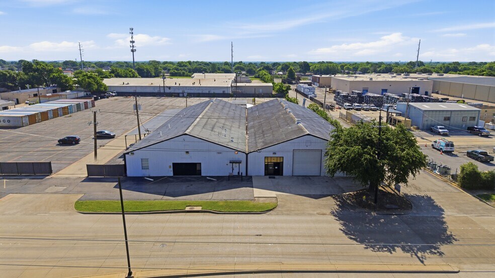 More Photos Of 1824 N 1st St, Garland Warehouse For Lease