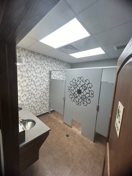 More Photos Of 1915 N Broadway, Minot Freestanding For Lease