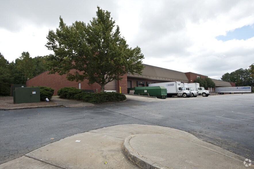 More Photos Of 6376 Corley Rd, Peachtree Corners Warehouse For Lease