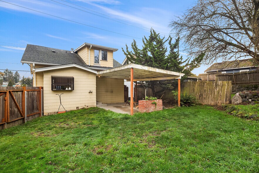 More Photos Of 5011 5th Ave NE, Seattle Apartments For Sale