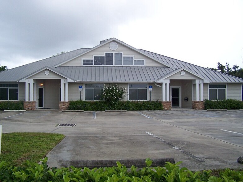 More Photos Of 989 Sebastian Blvd, Sebastian Medical For Sale