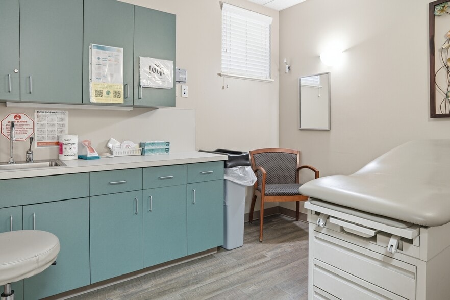 More Photos Of 1729 Lakeland Hills Blvd, Lakeland Medical For Sale