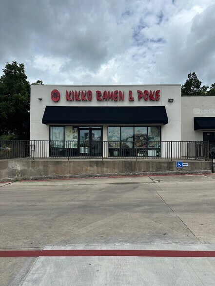 More Photos Of 403 N Guadalupe St, San Marcos General Retail For Lease
