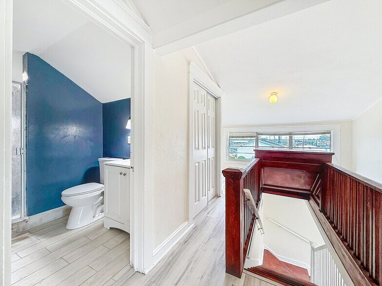 More Photos Of 301 N US Highway 41, Ruskin Office Residential For Lease