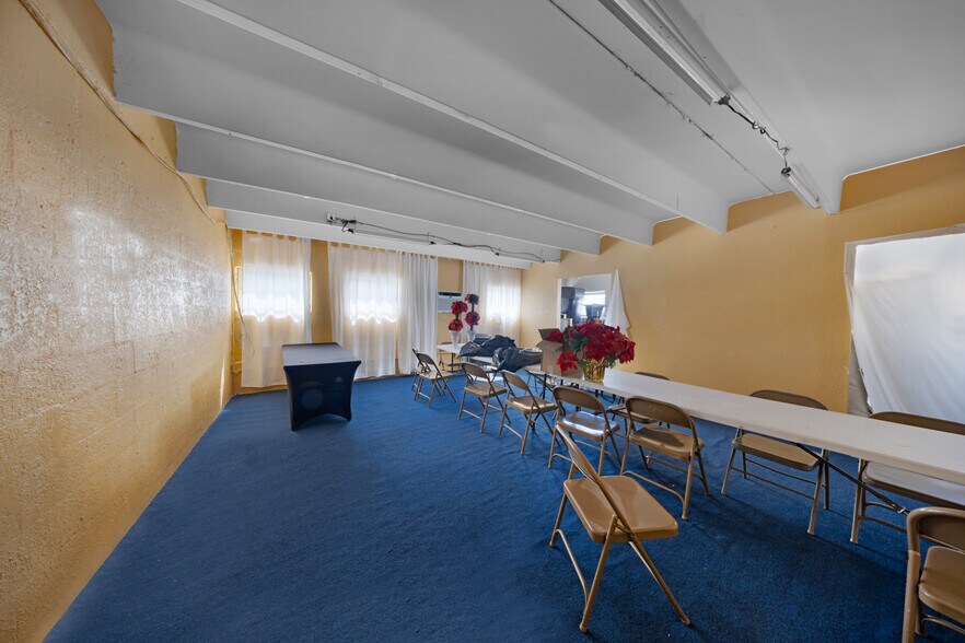 More Photos Of 2056 NW 23rd Ave, Miami Flex For Lease