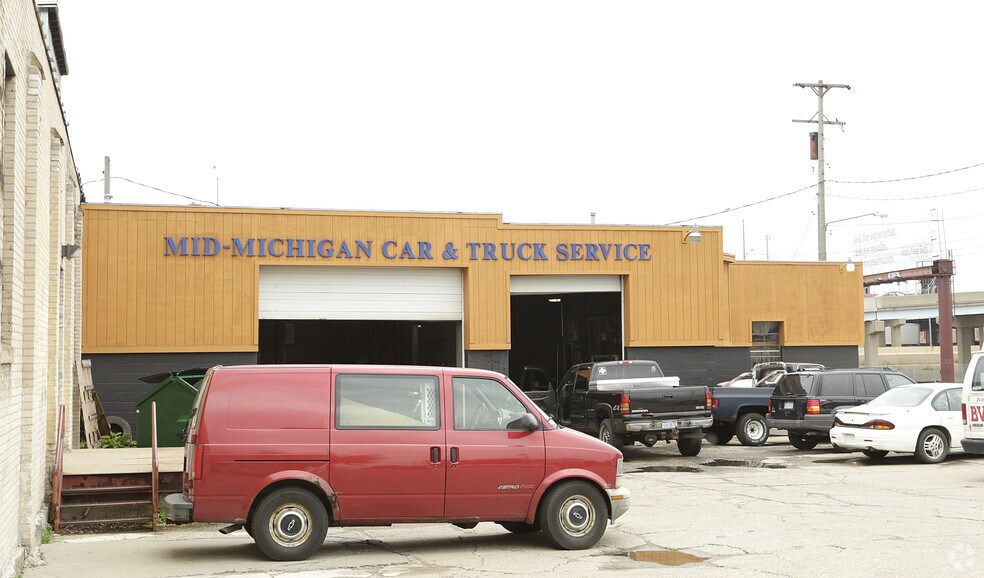 More Photos Of 324 Ellsworth Ave SW, Grand Rapids Auto Repair For Sale
