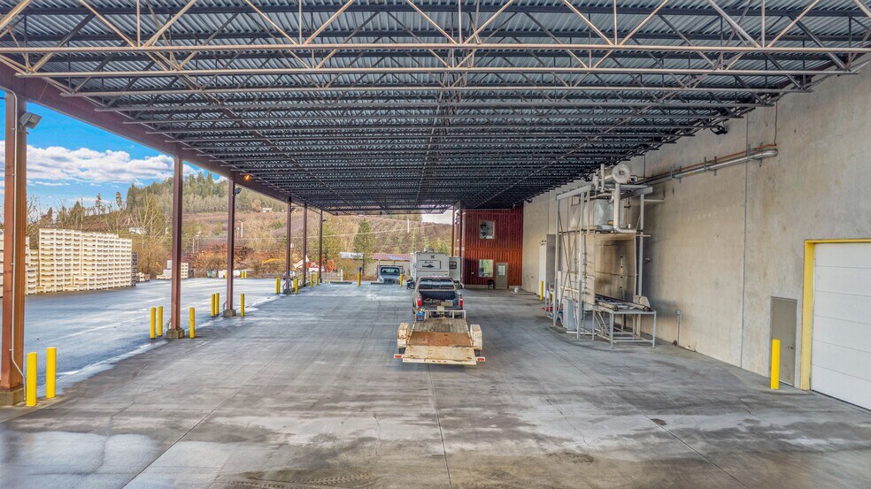 More Photos Of Stadelman, Hood River Industrial For Sale