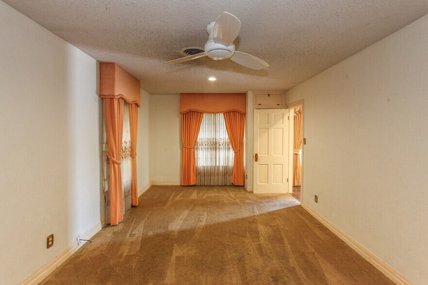 More Photos Of 1201 E 11th Pl, Big Spring Specialty For Sale