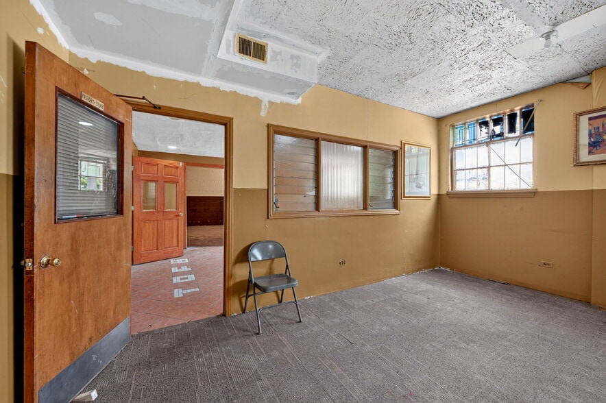 More Photos Of 7828 S Claremont Ave, Chicago Warehouse For Sale