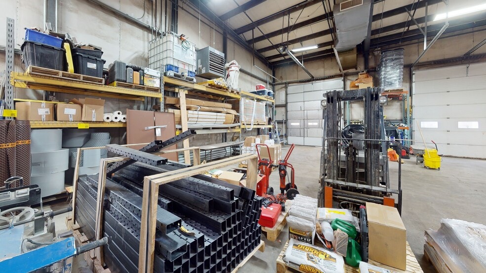 More Photos Of 198 Londonderry Tpke, Hooksett Light Distribution For Lease