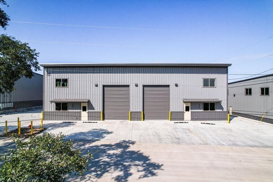 Primary Photo Of 10020 Darden Hill Rd, Austin Light Distribution For Sale