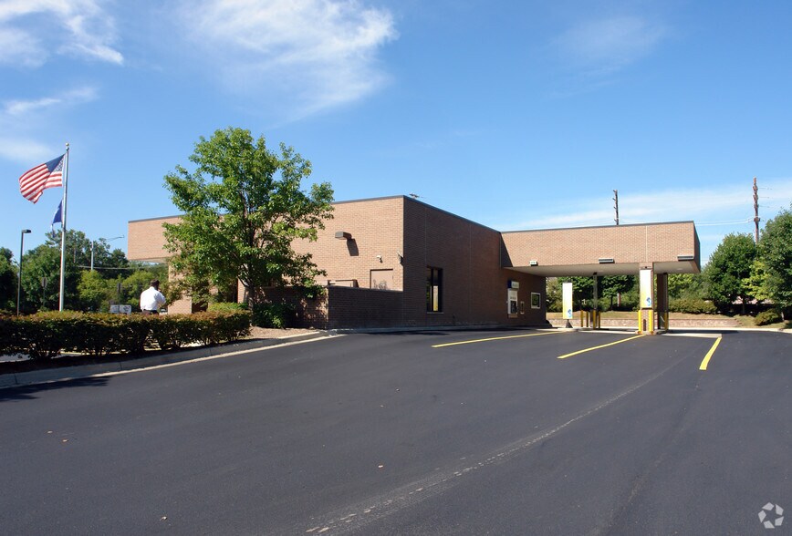Primary Photo Of 23890 Novi Rd, Novi Bank For Sale