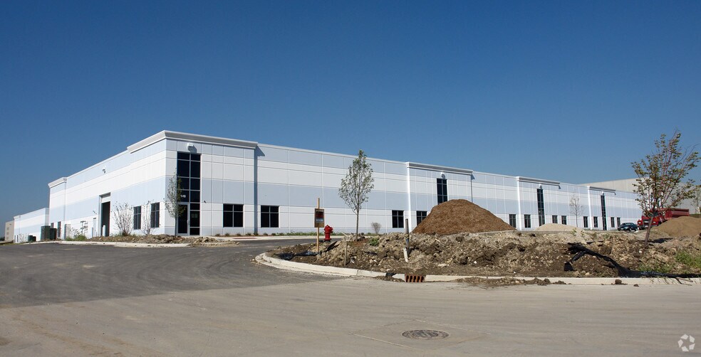 More Photos Of 140-148 S Pinnacle Dr, Romeoville Warehouse For Lease